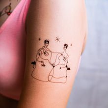 Load image into Gallery viewer, 香港原創紋身貼紙品牌 安全無毒 防水防敏 持久像真 抽象藝術-芙烈達·卡蘿刺青紋身貼紙香港 Frida Smoking a Cigarette Magic Surreal Abstract The Two Frida Kahlo Fine Art LAZY DUO TATTOO HK Surrealism Abstract Magic Surreal Fridas Tattoos Sticker in Joan Miro Style by LAZY DUO. Realistic, long lasting and non-toxic temporary tattoo HK