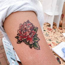 Load image into Gallery viewer, 經典懷舊香港情懷牡丹花紋身貼紙紅花藍花復古典雅唯美牡丹花刺青Old Hong Kong Vintage Peony Flower Tattoos LAZY DUO Temporary Tattoo Shop HK Hong Kong Mane.ink 香港刺青紋身貼紙設計印刷訂做客製 stom Temporary Tattoo Event Printing Tattooist artist HK tattoo shop MANE 動物刺青 彩色紋身 香港女紋身師刺青師 認領圖日系小清新韓國刺青