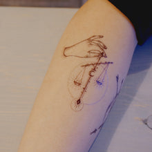 Load image into Gallery viewer, Delicate Floral Tattoo Watercolor Flower Tattoo LAZY DUOTemporary Tattoo Little Tattoo Small Tattoo 迷你水彩花刺青紋身 Rose Tattoo Sticker Fineline HK Hong Kong 刺青紋身貼紙 香港刺青圖案 印刷訂做客製 Custom Temporary Tattoo artist HK tattoo shop Hong Kong 迷你刺青 韓式刺青紋身 small tattoo design Minimal Tattoo little tattoo idea sketchy tattoo floral tattoo ankle wrist tattoo back tattoo Taiwan