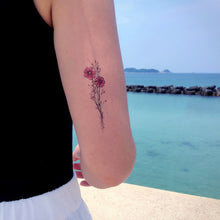 Load image into Gallery viewer, Delicate Floral Tattoo Watercolor Flower Tattoo LAZY DUOTemporary Tattoo Little Tattoo Small Tattoo 迷你水彩花刺青紋身 Rose Tattoo Sticker Fineline HK Hong Kong 刺青紋身貼紙 香港刺青圖案 印刷訂做客製 Custom Temporary Tattoo artist HK tattoo shop Hong Kong 迷你刺青 韓式刺青紋身 small tattoo design Minimal Tattoo little tattoo idea sketchy tattoo floral tattoo ankle wrist tattoo back tattoo Taiwan