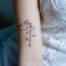 Load image into Gallery viewer, Delicate Floral Tattoo Watercolor Flower Tattoo LAZY DUOTemporary Tattoo Little Tattoo Small Tattoo 迷你水彩花刺青紋身 Rose Tattoo Sticker Fineline HK Hong Kong 刺青紋身貼紙 香港刺青圖案 印刷訂做客製 Custom Temporary Tattoo artist HK tattoo shop Hong Kong 迷你刺青 韓式刺青紋身 small tattoo design Minimal Tattoo little tattoo idea sketchy tattoo floral tattoo ankle wrist tattoo back tattoo Taiwan