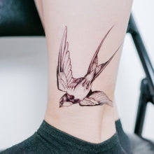 Load image into Gallery viewer, Delicate Watercolor Swallow Tattoos - LAZY DUO TATTOO Swallow Tattoo, Bird tattoo, Realistic Color Temporary tattoo Sticker, Fun Animal tattoo, Fake Tattoo, Swallow pair tattoo, bohemian Tattoo 燕子刺青 LAZY DUO Temporary Tattoo Sticker - Swallow Tattoo Hong Kong Mane Ink 香港紋身貼紙 女紋身師 燕子刺青 LAZY DUO Temporary Tattoo Sticker - Swallow Tattoo Hong Kong Mane Ink 香港紋身貼紙 女紋身師 Delicate Watercolor Swallow Tattoos - LAZY DUO TATTOO 燕子刺青 LAZY DUO Temporary Tattoo Sticker - Swallow Tattoo Hong Kong Mane Ink 香港紋身貼紙 女紋身師