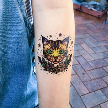 Load image into Gallery viewer, Old School Flower &amp; Kitten Tattoos - LAZY DUO TATTOO
