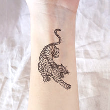 Load image into Gallery viewer, Old Hong Kong Tiger and Dragon Vintage Tattoo 經典復古香港懷舊左青龍右白虎刺青紋身貼紙LAZY DUO Temporary Tattoo Shop HK Hong Kong Mane.ink 香港刺青紋身貼紙設計印刷訂做客製 stom Temporary Tattoo Event Printing Tattooist artist HK tattoo shop MANE 動物刺青 彩色紋身 香港女紋身師刺青師 認領圖日系小清新韓國刺青