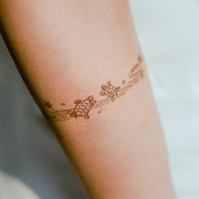 Load image into Gallery viewer, Japanese Pond Turtle Tattoo Band - LAZY DUO TATTOO Japanese Tattoo design by Mane ink Tattooist 池龜香港刺青 紋身貼紙 tattoo hong kong minimal color tattoo 動物刺青 彩色刺青 女刺青師 認領圖日系小清新 韓國刺青 hongkongtattoo 香港女紋身師 Japanesetattoo TattooShopHK hktattooshop tattooartist hongkongtattoo tattoohongkong 香港紋身 香港刺青 tattooist 紋身貼紙 鯉 oceantattoo colortattoo 彩色刺青 海浪刺青 動物刺青 浪浪香港紋身貼紙刺青紋身師設計印刷訂做客製 Custom Temporary Tattoo Event Printing Tattooist artist HK tattoo shop MANE
