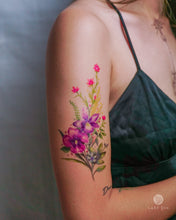 Load image into Gallery viewer, Watercolor Bouquet Flower Tattoo｜LAZY DUO TEMPORARY TATTOO STICKER SHOP  Floral Arm Tattoo HK Tattoo Design Store HK HONG KONG 防敏紋身貼紙 香港紋身店 認領圖 文青簡約美式紋身刺青師 tattoohk hongkongtattoo 小圖刺青 fine-line tattoo minimal tattoo linetattoo tattooartist 香港女紋身師 MANE INK 
