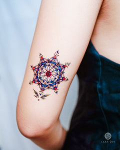 Stained Glass Blue Flower Tattoo｜LAZY DUO TEMPORARY TATTOO STICKER SHOP HK Alchemist Design Store HK HONG KONG 紋身貼紙 香港紋身認領圖 文青 美式花紋身tattoohk hongkongtattoo 小圖刺青 fine-line tattoo 簡約刺青 minitattoo linetattoo tattooartist 香港刺青 MANE INK 