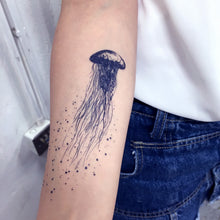 Load image into Gallery viewer, Jellyfish Tattoo - LAZY DUO TATTOO
