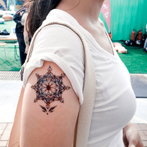 Stained Glass Blue Flower Tattoo｜LAZY DUO TEMPORARY TATTOO STICKER SHOP HK Alchemist Design Store HK HONG KONG 紋身貼紙 香港紋身認領圖 文青 美式花紋身tattoohk hongkongtattoo 小圖刺青 fine-line tattoo 簡約刺青 minitattoo linetattoo tattooartist 香港刺青 MANE INK 