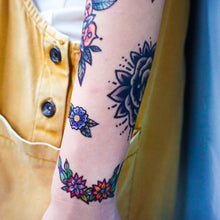 Load image into Gallery viewer, Old School Flower &amp; Kitten Tattoos - LAZY DUO TATTOO
