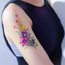 Load image into Gallery viewer, Watercolor Bouquet Flower Tattoo｜LAZY DUO TEMPORARY TATTOO STICKER SHOP HK Tattoo Design Store HK HONG KONG Chest Tattoo 防敏紋身貼紙 香港紋身店 認領圖 文青簡約美式紋身刺青師 tattoohk hongkongtattoo 小圖刺青 fine-line tattoo minimal tattoo linetattoo tattooartist 香港女紋身師 MANE INK 
