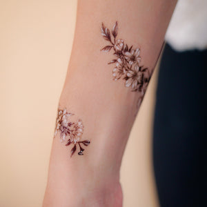 Narcissus Flower Tattoo HK Temporary Tattoo Sticker Rose Floral Tattoo Bracelet Tattoo Flower Band Tattoo Ideas LAZY DUO Tattoo Shop Hong Kong HK 水仙花刺青紋身 香港紋身貼紙刺青紋身師設計印刷訂做客製 Custom Temporary Tattoo Event Printing Tattooist artist HK tattoo shop MANE INK Tattooer Tattoo Artist Taiwan fine line ornament tattoo 台灣製 刺青師紋身師