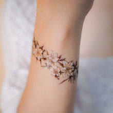 Load image into Gallery viewer, Narcissus Flower Tattoo HK Temporary Tattoo Sticker Rose Floral Tattoo Bracelet Tattoo Flower Band Tattoo Ideas LAZY DUO Tattoo Shop Hong Kong HK 水仙花刺青紋身 香港紋身貼紙刺青紋身師設計印刷訂做客製 Custom Temporary Tattoo Event Printing Tattooist artist HK tattoo shop MANE INK Tattooer Tattoo Artist Taiwan fine line ornament tattoo 台灣製 刺青師紋身師
