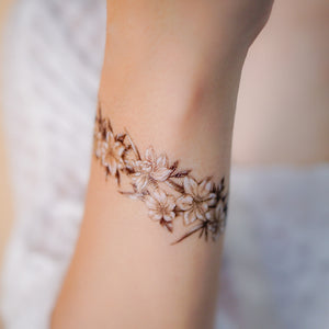 Narcissus Flower Tattoo HK Temporary Tattoo Sticker Rose Floral Tattoo Bracelet Tattoo Flower Band Tattoo Ideas LAZY DUO Tattoo Shop Hong Kong HK 水仙花刺青紋身 香港紋身貼紙刺青紋身師設計印刷訂做客製 Custom Temporary Tattoo Event Printing Tattooist artist HK tattoo shop MANE INK Tattooer Tattoo Artist Taiwan fine line ornament tattoo 台灣製 刺青師紋身師