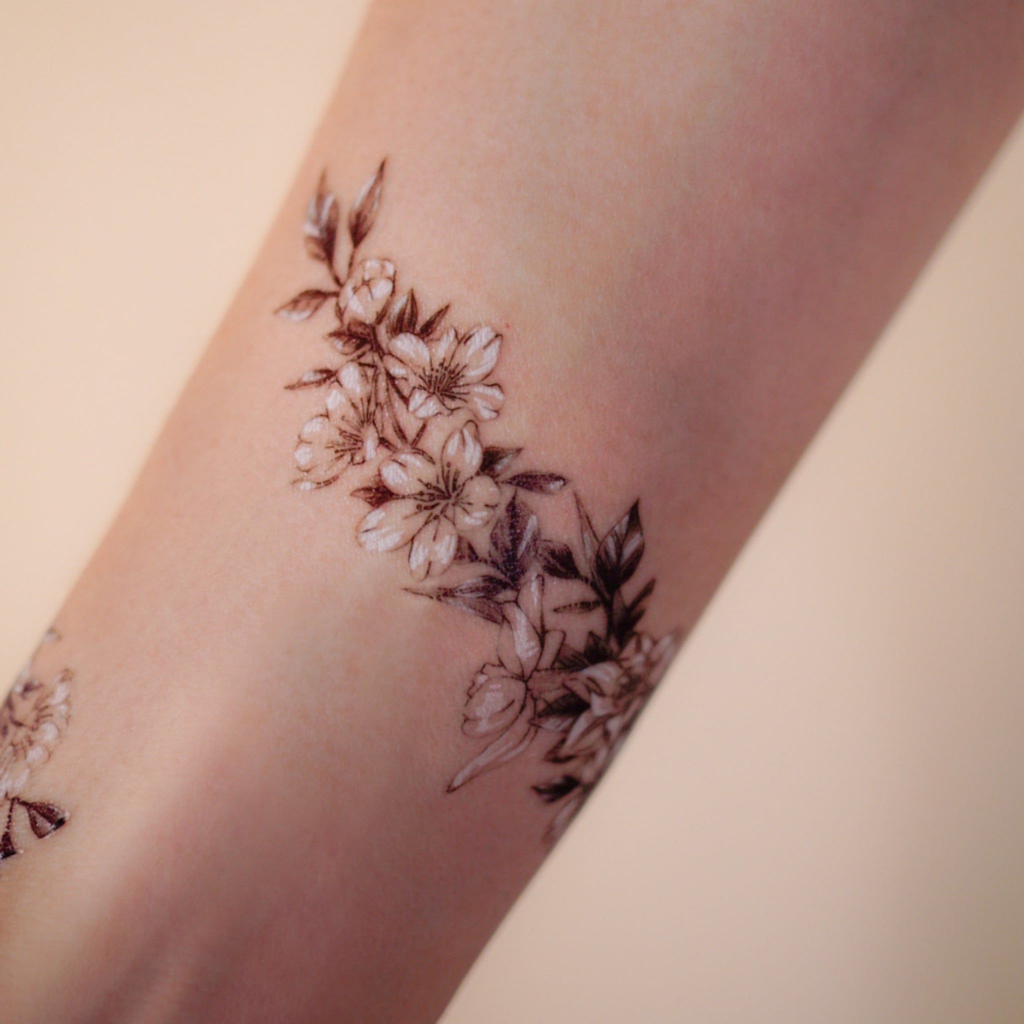 Tiny Tatts Kids - Flower Bracelet Temporary Tattoo Momentary Ink