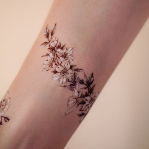 Narcissus Flower Tattoo HK Temporary Tattoo Sticker Rose Floral Tattoo Bracelet Tattoo Flower Band Tattoo Ideas LAZY DUO Tattoo Shop Hong Kong HK 水仙花刺青紋身 香港紋身貼紙刺青紋身師設計印刷訂做客製 Custom Temporary Tattoo Event Printing Tattooist artist HK tattoo shop MANE INK Tattooer Tattoo Artist Taiwan fine line ornament tattoo 台灣製 刺青師紋身師