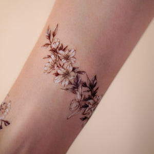 Narcissus Flower Tattoo HK Temporary Tattoo Sticker Rose Floral Tattoo Bracelet Tattoo Flower Band Tattoo Ideas LAZY DUO Tattoo Shop Hong Kong HK 水仙花刺青紋身 香港紋身貼紙刺青紋身師設計印刷訂做客製 Custom Temporary Tattoo Event Printing Tattooist artist HK tattoo shop MANE INK Tattooer Tattoo Artist Taiwan fine line ornament tattoo 台灣製 刺青師紋身師